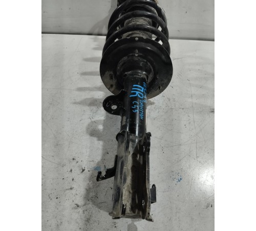 Амортизатор подвески передний правый в сборе