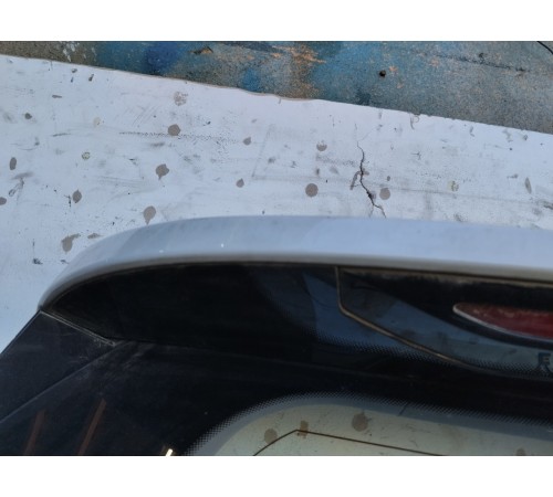 Спойлер крышки багажника