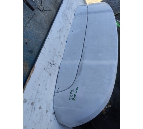 Спойлер крышки багажника