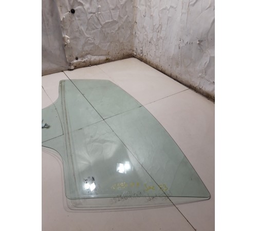 Стекло двери (переднее левое)