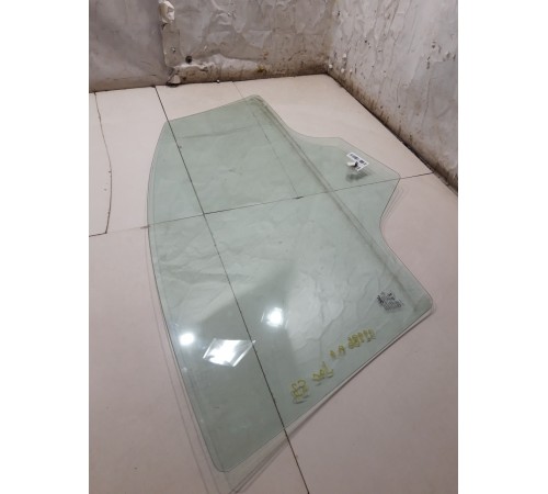 Стекло двери (переднее левое)