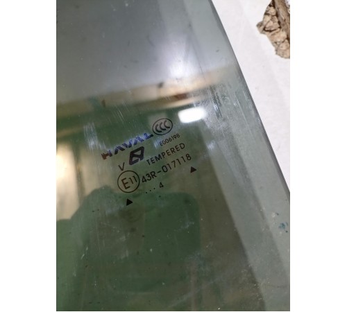 Стекло двери заднее левое