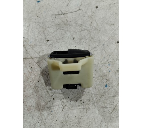 Кнопка открытия багажника