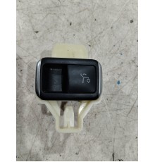 Кнопка открытия багажника