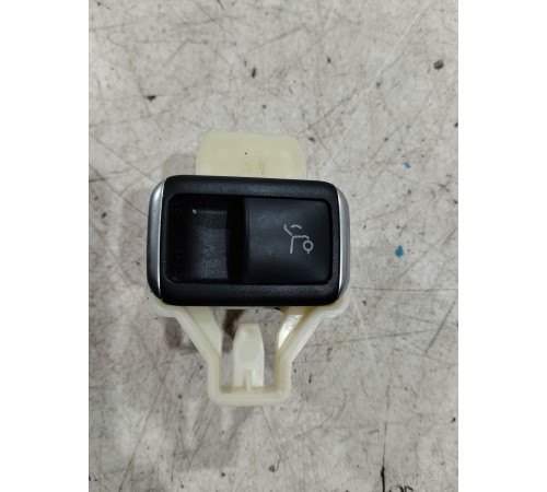 Кнопка открытия багажника