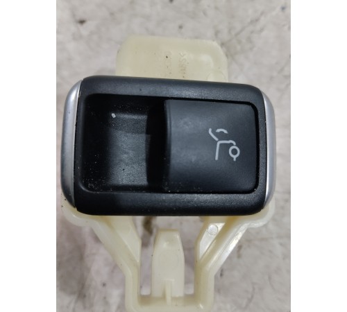 Кнопка открытия багажника