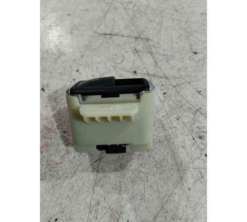 Кнопка открытия багажника