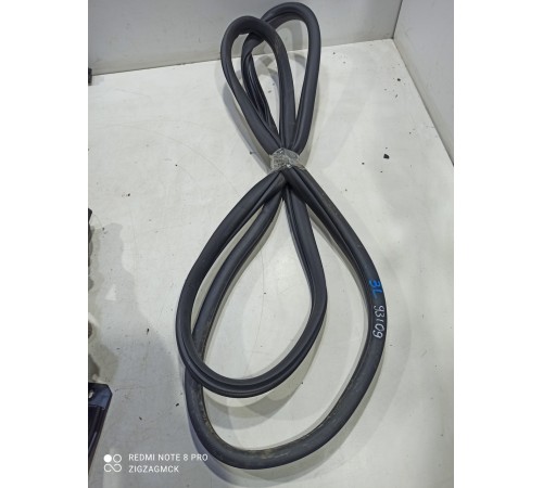 Уплотнитель двери(задний левый)