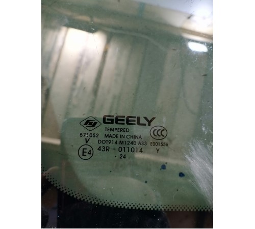 Глухое стекло заднее левое