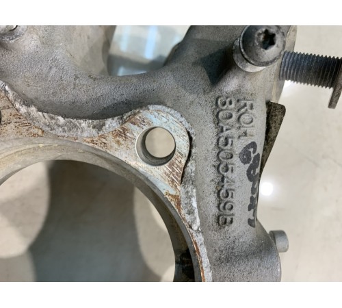 Кулак поворотный (задний, левый)