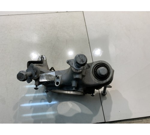 Кулак поворотный (задний, левый)