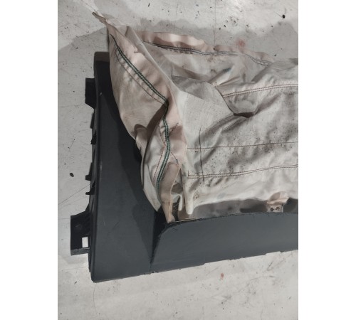 Подушка безопасности коленная