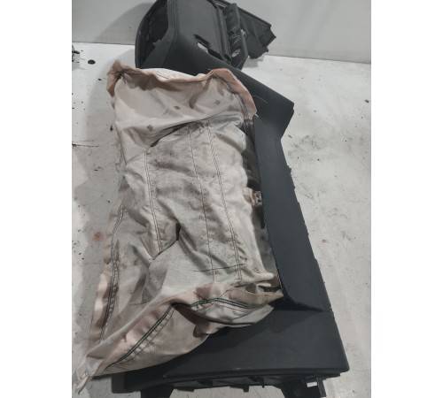 Подушка безопасности коленная