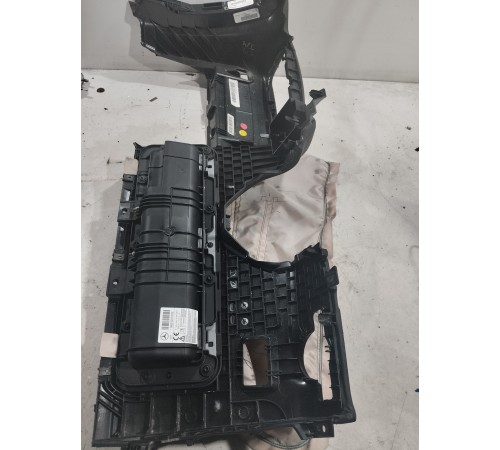 Подушка безопасности коленная