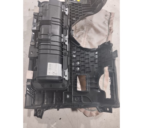 Подушка безопасности коленная