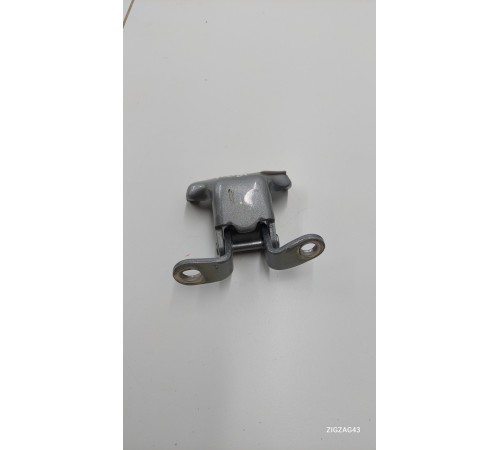 Петля двери задняя правая верхняя