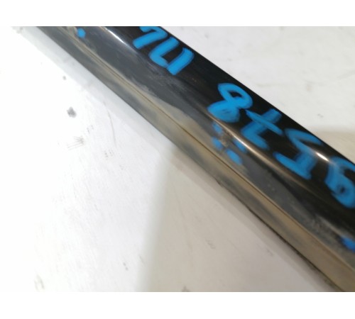 Уплотнитель стекла наружный передний левый, молдинг