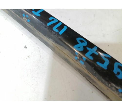 Уплотнитель стекла наружный передний левый, молдинг