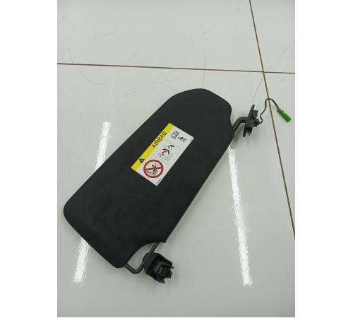 Солнцезащитный козырек правый