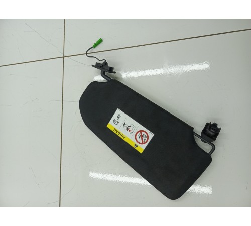 Солнцезащитный козырек правый