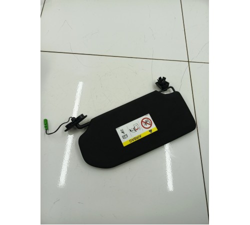 Солнцезащитный козырек правый