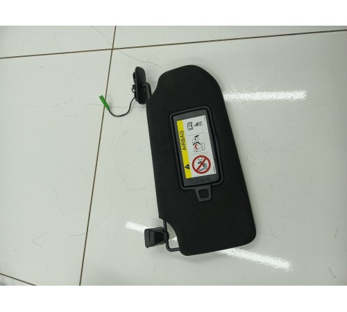 Солнцезащитный козырек правый