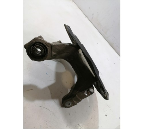 Кулак задний правый, цапфа