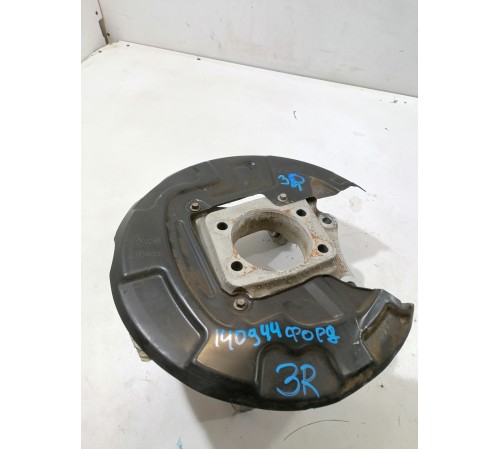 Кулак задний правый, цапфа