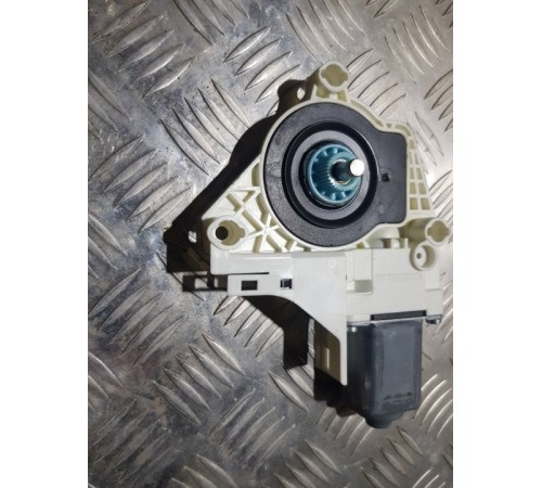 Мотор стеклоподъемника задн. лев.