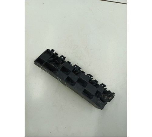 Кронштейн переднего бампера левый