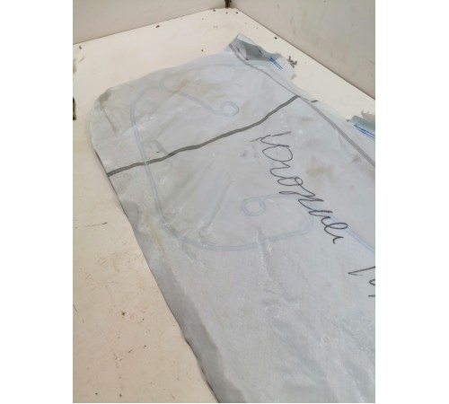 Шторка безопасности правая, подушка