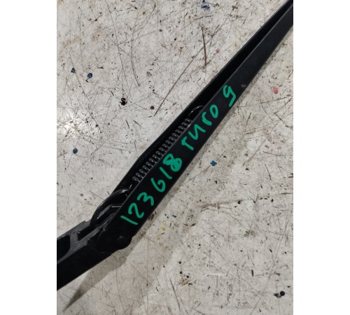 Поводок стеклоочистителя правый