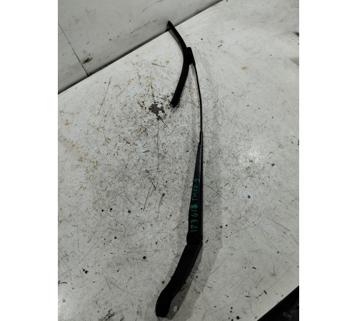 Поводок стеклоочистителя правый