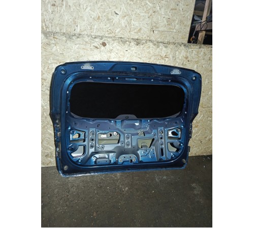 Дверь багажника со стеклом