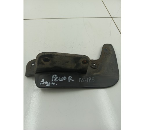 Брызговик задний правый