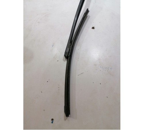 Поводок стеклоочистителя правый