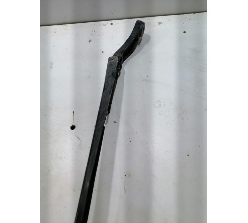 Поводок стеклоочистителя правый