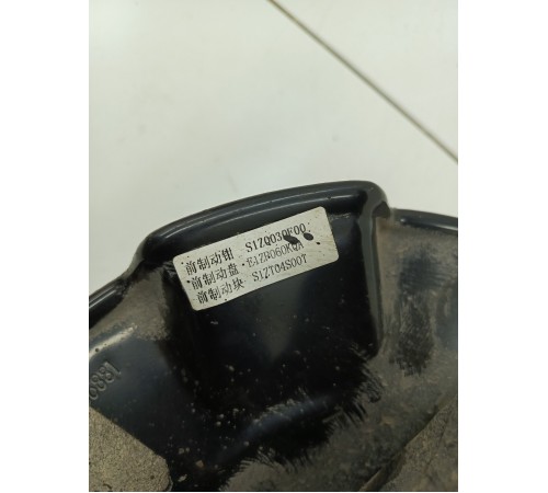 Кулак поворотный передний левый в сборе