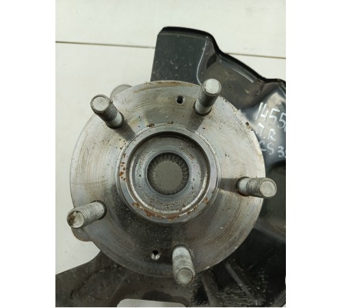 Кулак поворотный передний левый в сборе