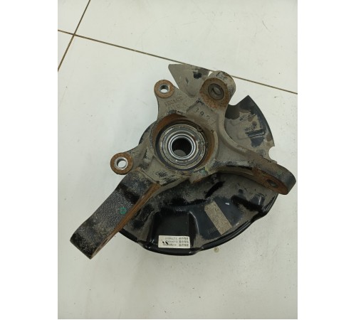 Кулак поворотный передний левый в сборе