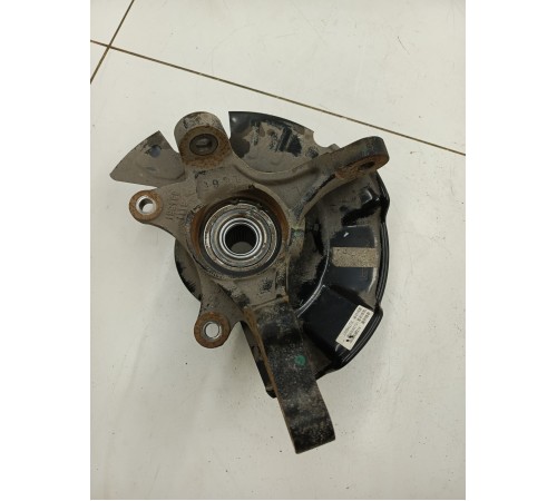 Кулак поворотный передний левый в сборе