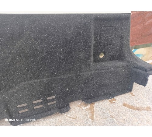 Обшивка багажника правая