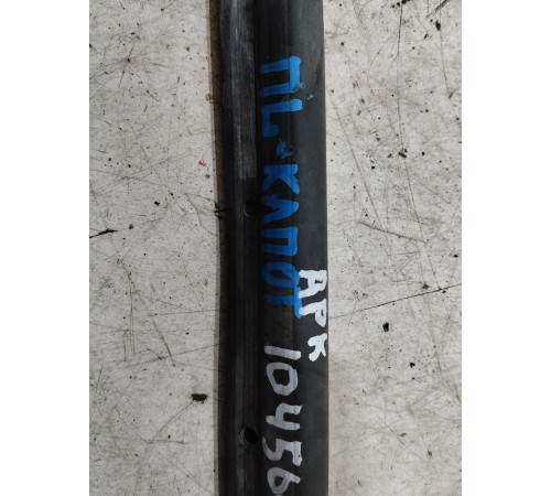 Уплотнитель капота передний левый