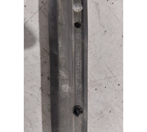 Уплотнитель капота передний левый