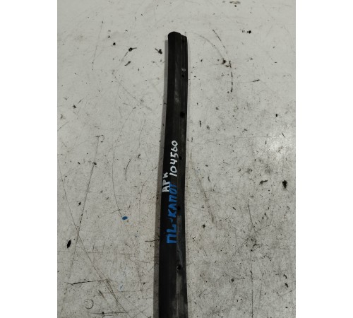 Уплотнитель капота передний левый