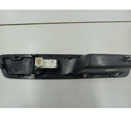 Кнопка стеклоподьемника с накладкой