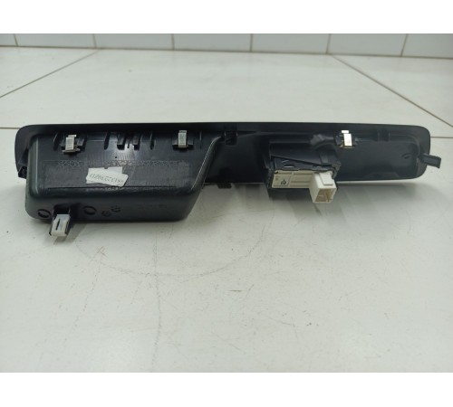 Кнопка стеклоподьемника с накладкой