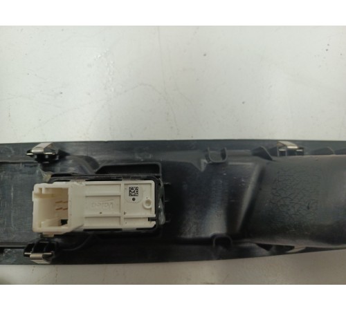 Кнопка стеклоподьемника с накладкой