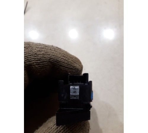 Кнопка центрального замка (передняя правая)