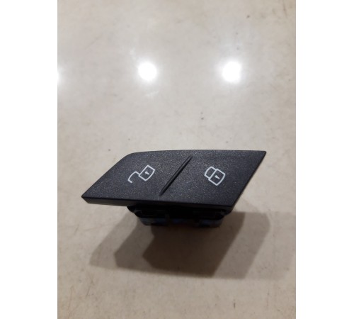 Кнопка центрального замка (передняя правая)